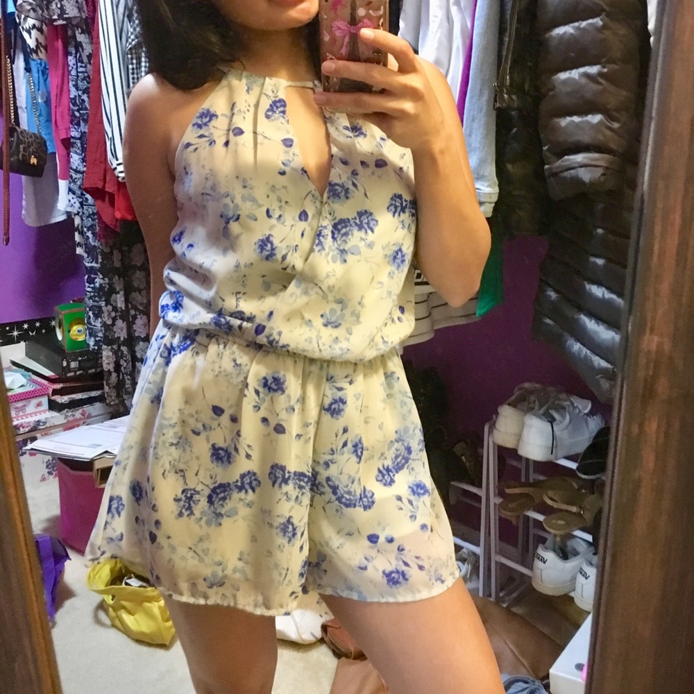 SOLD❗️Floral Romper 🌸🌼🌺 - Picture 2 of 3